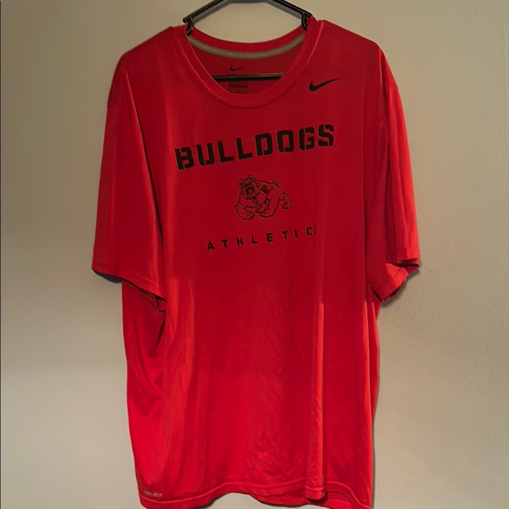 Nike Red Bulldogs Athletic Men's Shirt Fresno state college classic logo